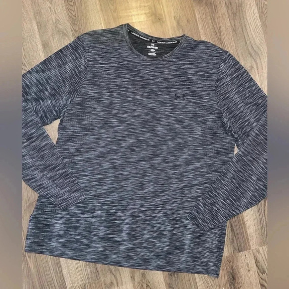 Under Armour Long Sleeve - Picture 1 of 3